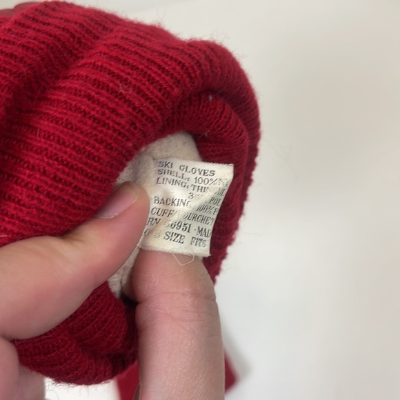Thinsulate Red Women’s Gloves One Size Fits Most - Picture 3 of 4